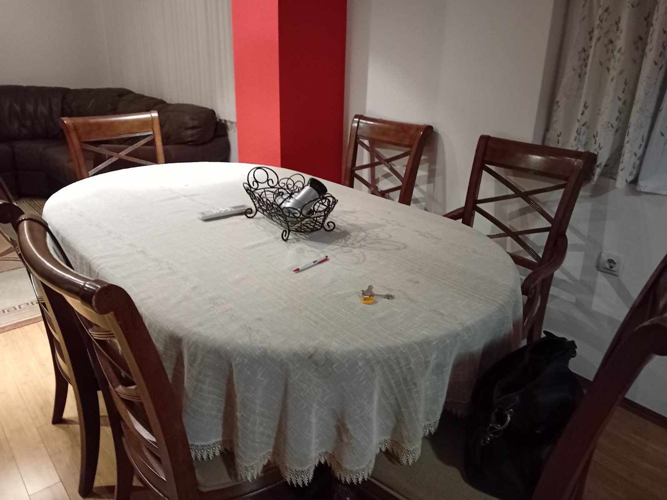 Център – до Билла – тухлен, тристаен, обзаведен, ТЕЦ, ет. 5-0 Център - до Билла - тухлен, тристаен, обзаведен, ТЕЦ, ет. 5 - 0