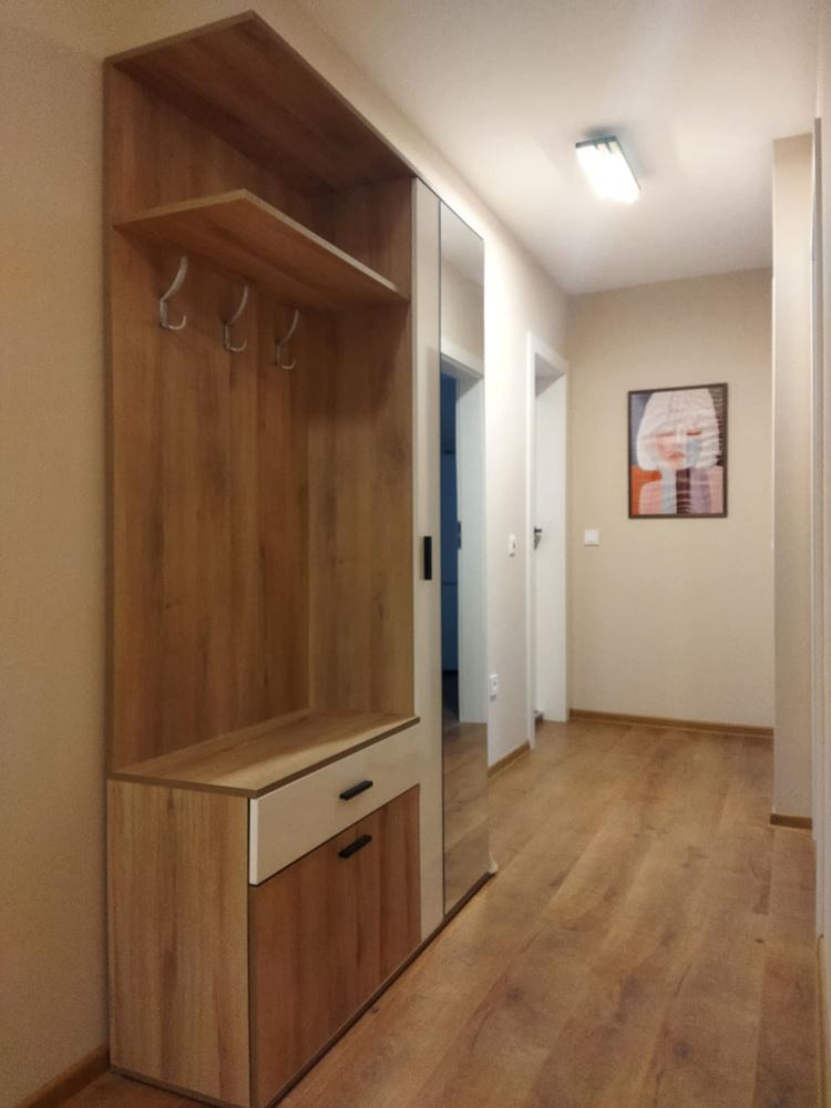 Център – дава под наем отличен, тристаен апартамент – Н. С. стилен, удобен, ТЕЦ,-0 Център - дава под наем отличен, тристаен апартамент - Н. С. стилен, удобен, ТЕЦ, - 0