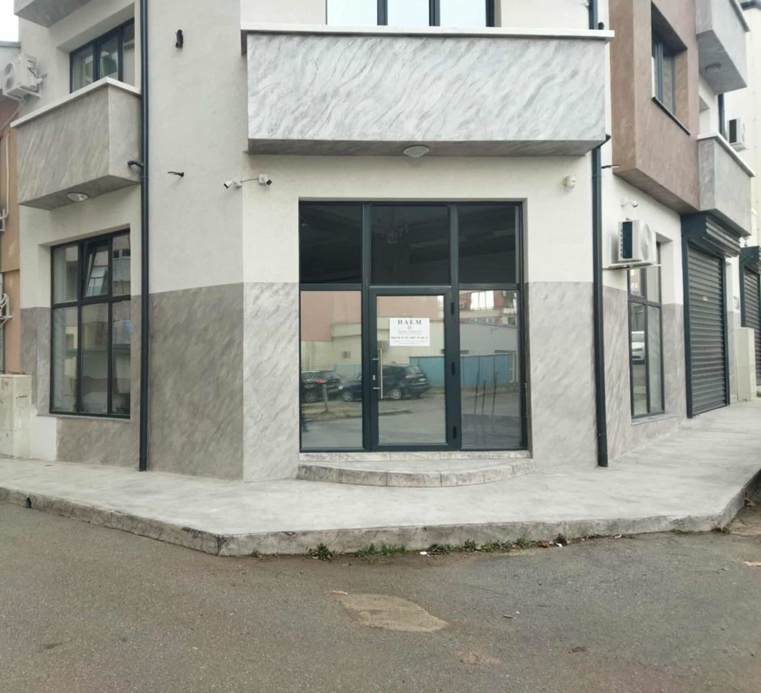 Ново, ъглово помещение на партер в кв. Българка, с големи витрини-0 Ново, ъглово помещение на партер в кв. Българка, с големи витрини - 0