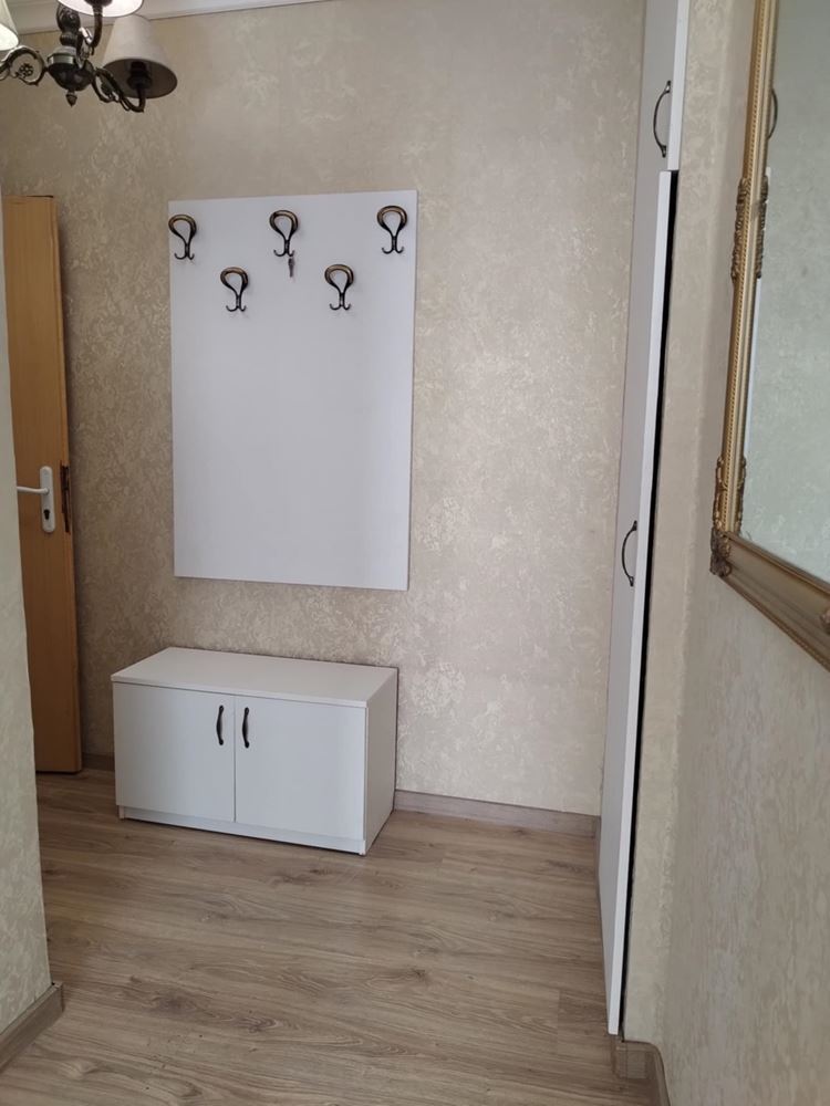 Центр, студия, юг, с мебелью и техникой-0 Център,гарсониера ,юг,обзаведена с мебели и техника - 0