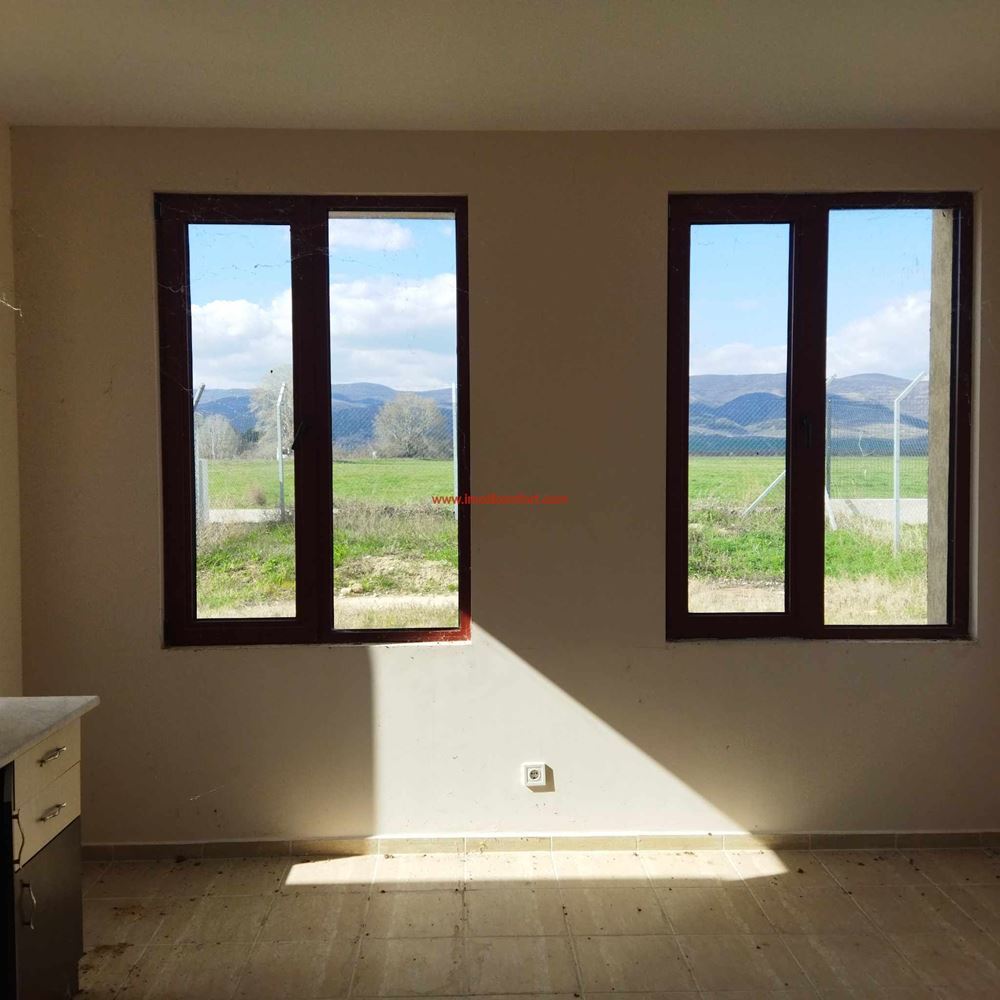 Μεγάλοι βιομηχανικοί χώροι κατάλληλοι για διάφορους τύπους δραστηριοτήτων-0 Продава голямо Промишлено помещение подходящо за различни видове дейност - 0