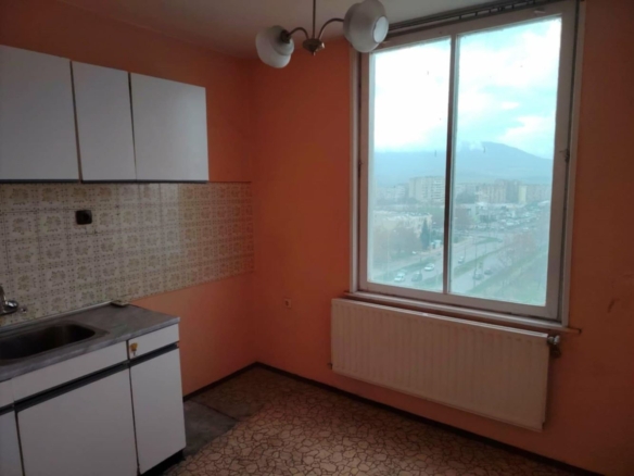 Двустаен тухлен апартамент в кв. Стоян Заимов - 0