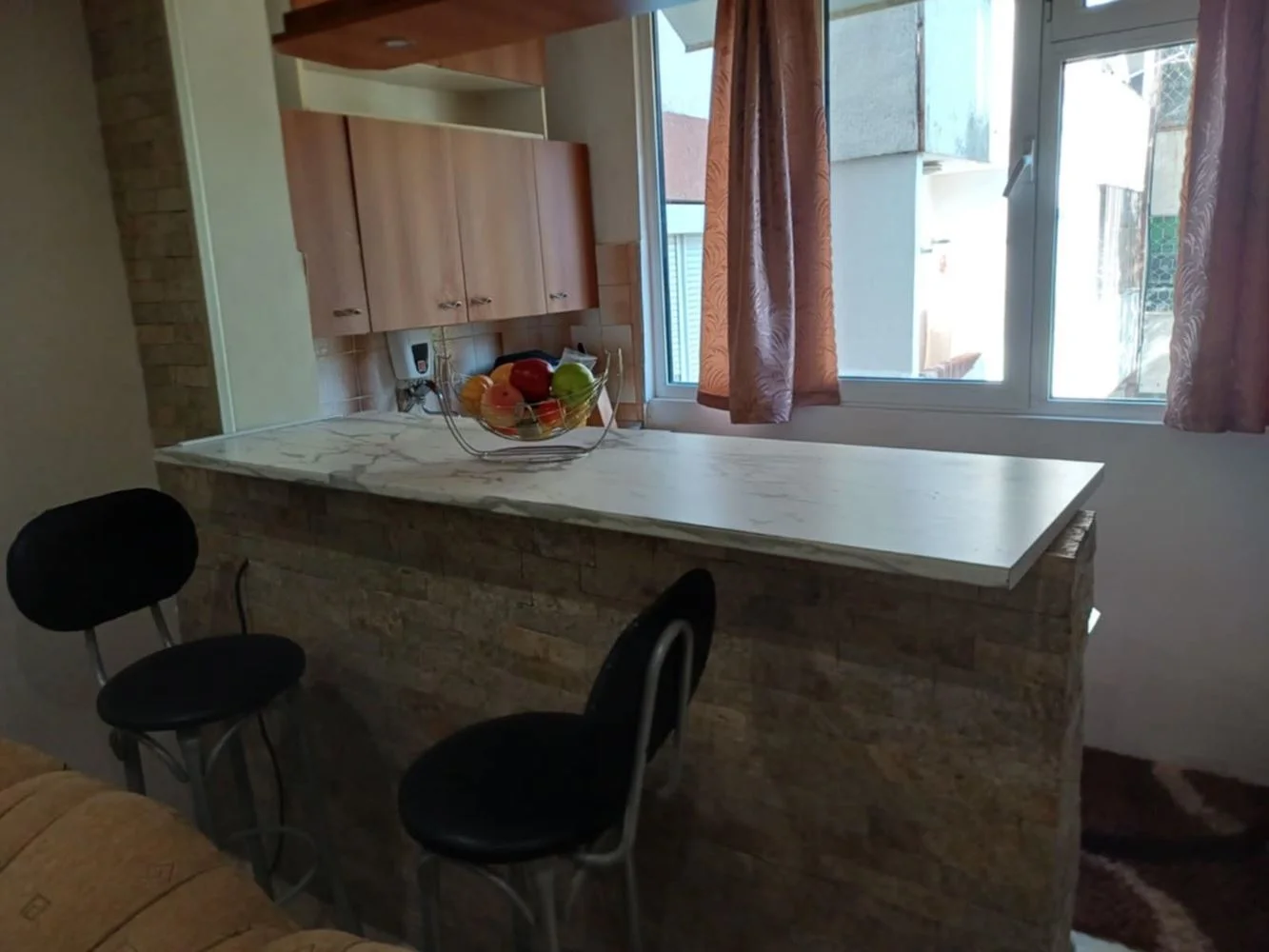 Quartal. Klutsohor, Ein-Zimmer-Wohnung, umgewandelt in zwei Schlafzimmer, möbliert, nach der Renovierung-0 Stadtteil Klutsohor, Zweizimmerwohnung, zu einer Dreizimmerwohnung umgebaut, möbliert, renoviert – 0