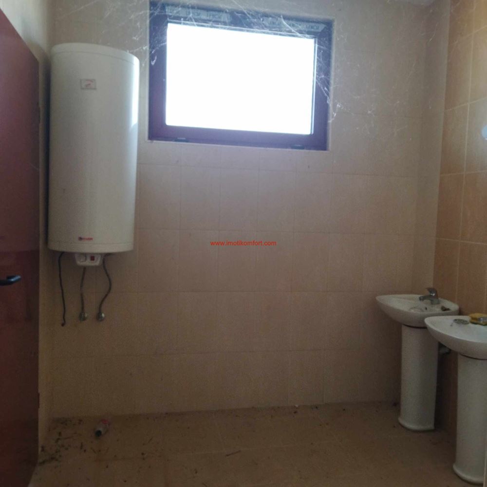 Μεγάλοι βιομηχανικοί χώροι κατάλληλοι για διάφορους τύπους δραστηριοτήτων-0 Продава голямо Промишлено помещение подходящо за различни видове дейност - 0