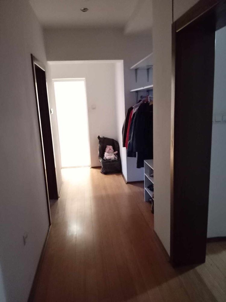 Център – до Билла – тухлен, тристаен, обзаведен, ТЕЦ, ет. 5-0 Център - до Билла - тухлен, тристаен, обзаведен, ТЕЦ, ет. 5 - 0