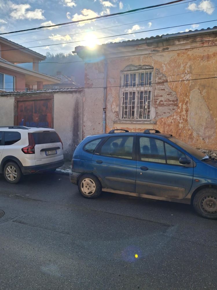 кв. ”Клуцохор” – продава къща с двор в ниската част на квартала-0 кв. ”Клуцохор” - продава къща с двор в ниската част на квартала - 0