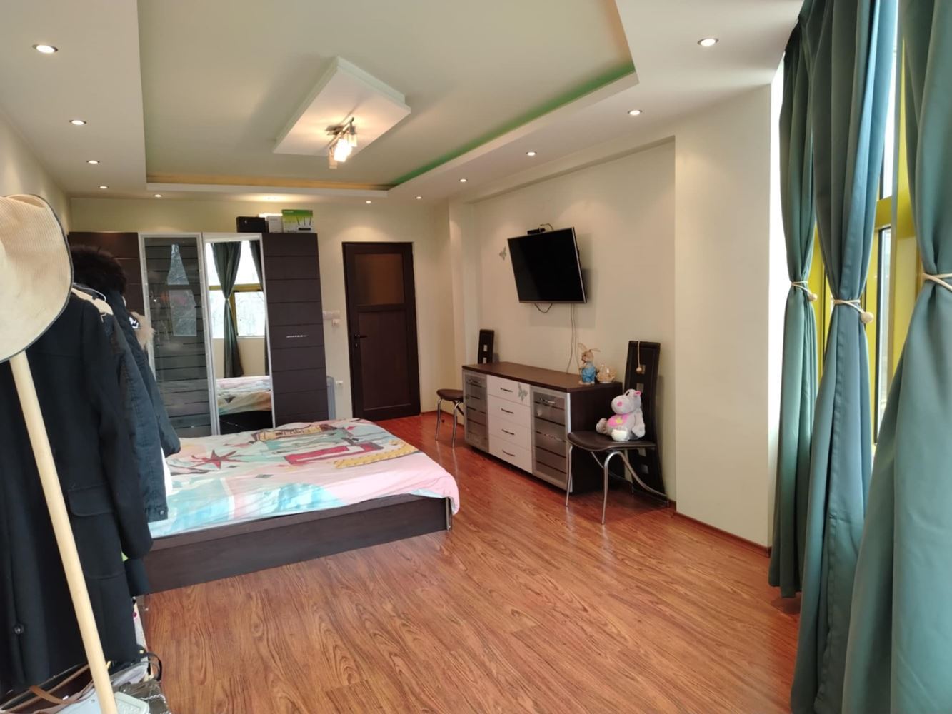 квартал. Дружба, Просторная двухкомнатная квартира в аренду, Меблированная, парковочное место-0 кв. Дружба, Просторен двустаен апартамент под наем, Обзаведен, паркомясто - 0