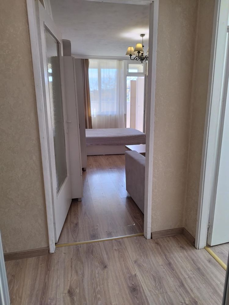 Центр, студия, юг, с мебелью и техникой-0 Център,гарсониера ,юг,обзаведена с мебели и техника - 0