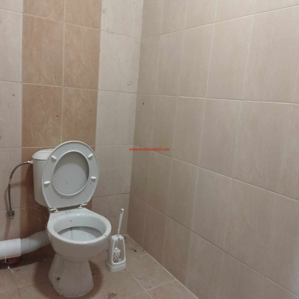 Μεγάλοι βιομηχανικοί χώροι κατάλληλοι για διάφορους τύπους δραστηριοτήτων-0 Продава голямо Промишлено помещение подходящо за различни видове дейност - 0