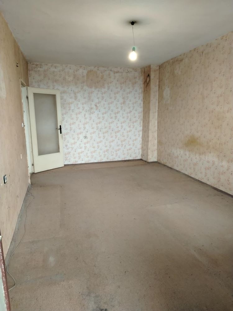 Център, Голям двустаен апартамент, тухла, ТЕЦ, саниран, с възможност за втора спалня-0 Център, Голям двустаен апартамент, тухла, ТЕЦ, саниран, с възможност за втора спалня - 0