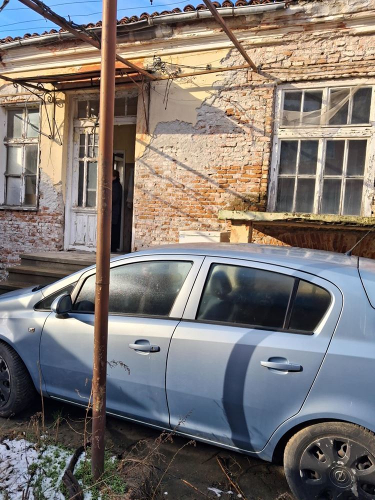 Viertel. ”Klutsohor” - Haus mit Hof zu verkaufen im unteren Teil des Viertels-0 кв. ”Клуцохор” - продава къща с двор в ниската част на квартала - 0