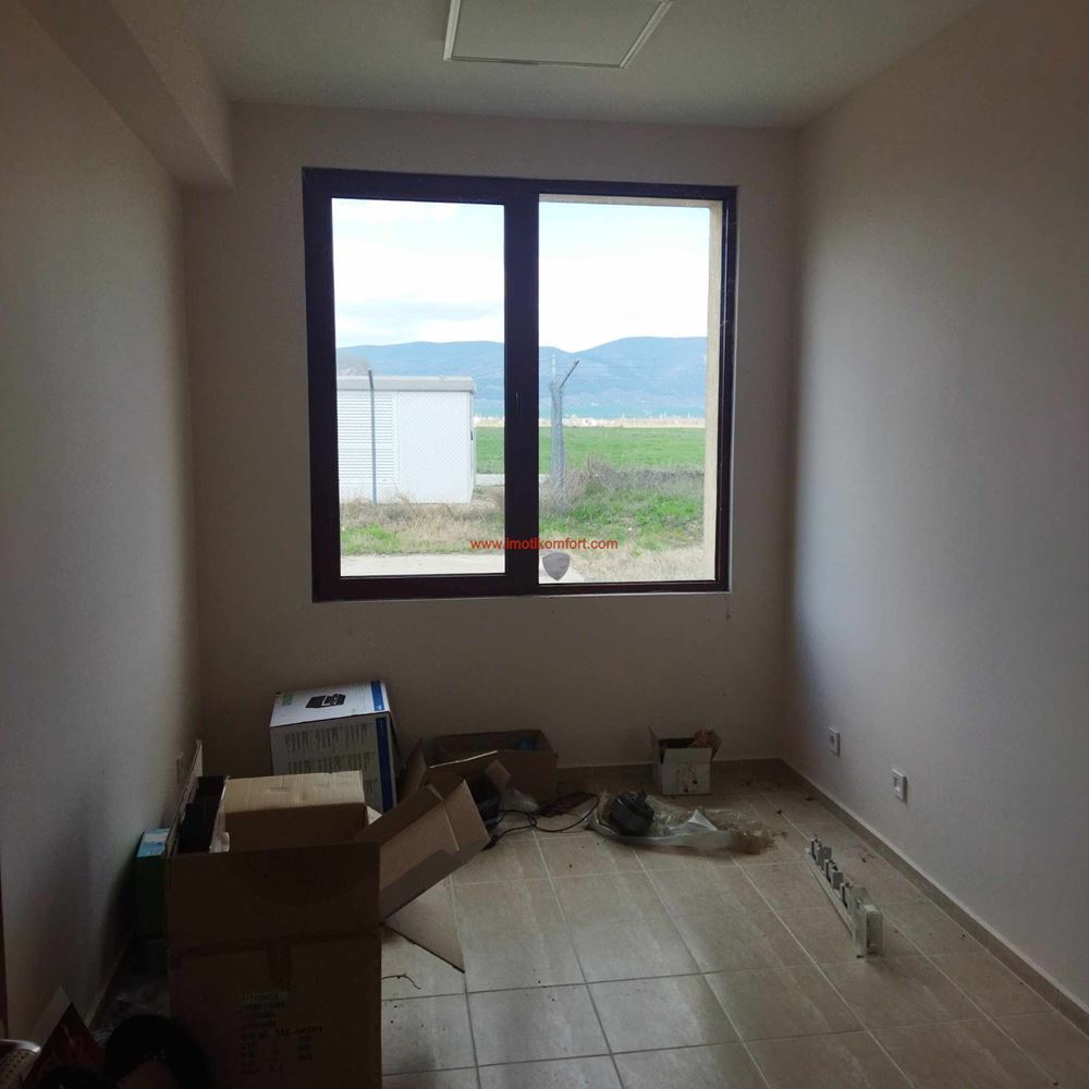 Μεγάλοι βιομηχανικοί χώροι κατάλληλοι για διάφορους τύπους δραστηριοτήτων-0 Продава голямо Промишлено помещение подходящо за различни видове дейност - 0