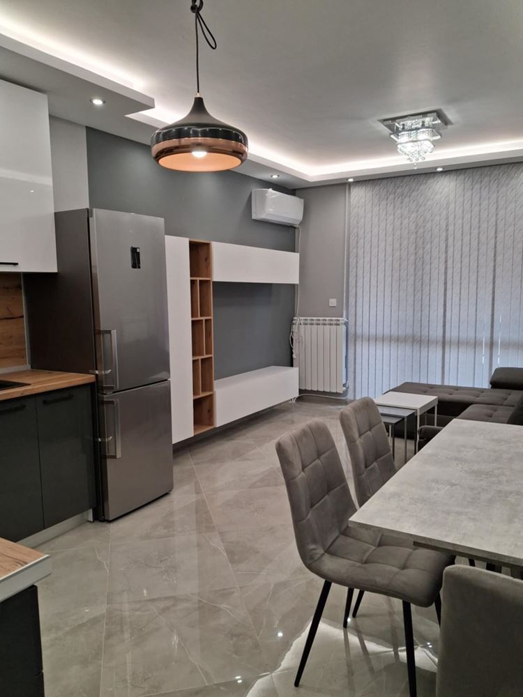 кв. ”Сини Камъни” – луксозен, две спални, първи наематели, ТЕЦ-0 кв. ”Сини Камъни” - луксозен, две спални, първи наематели, ТЕЦ - 0