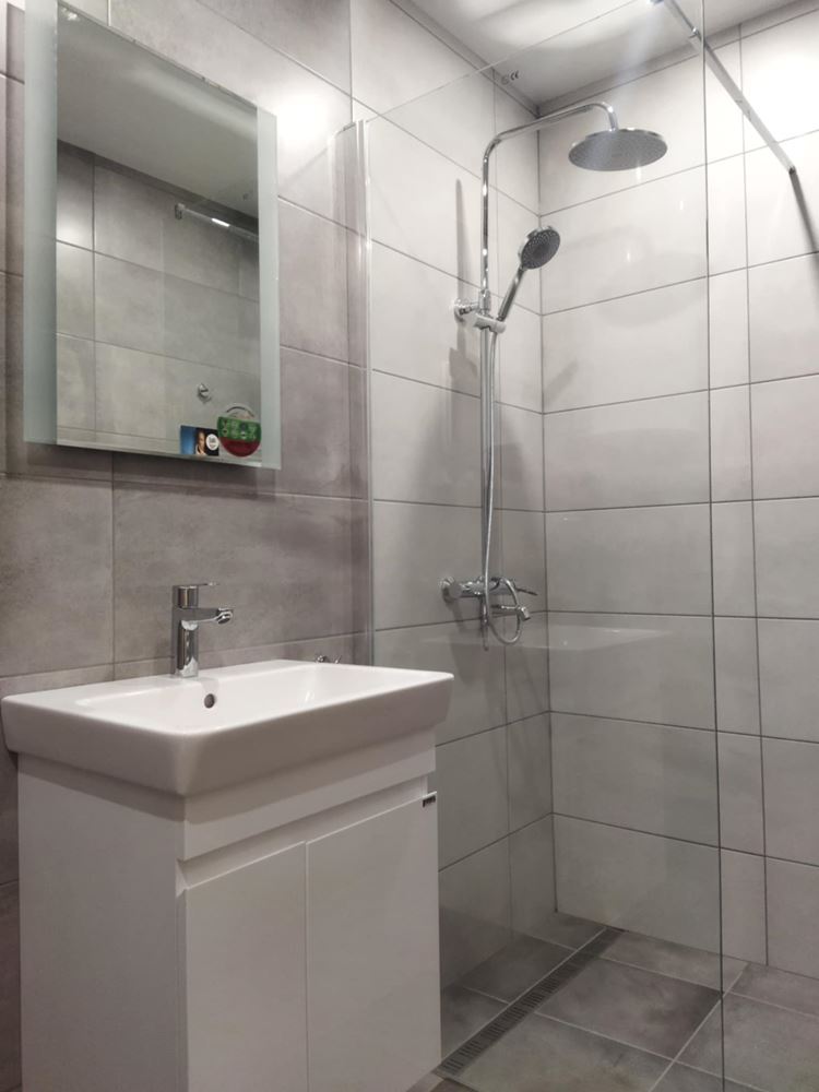 Център – дава под наем отличен, тристаен апартамент – Н. С. стилен, удобен, ТЕЦ,-0 Център - дава под наем отличен, тристаен апартамент - Н. С. стилен, удобен, ТЕЦ, - 0