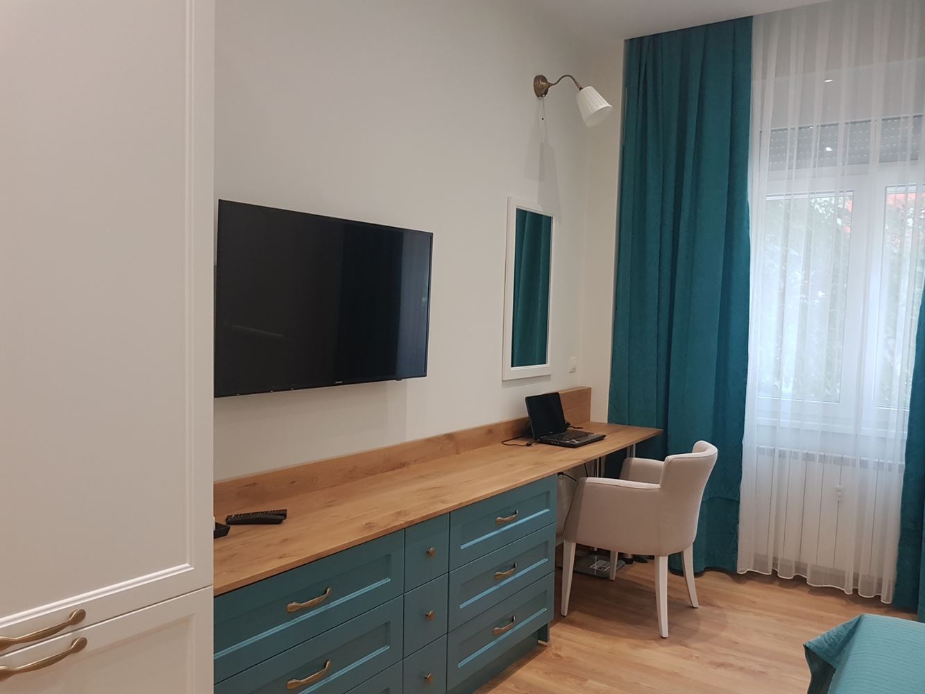 Ларго, стильная, полностью меблированная квартира с 1 спальней - 0 Ларго,стилен,напълно обзаведен апартамент с 1 спалня - 0