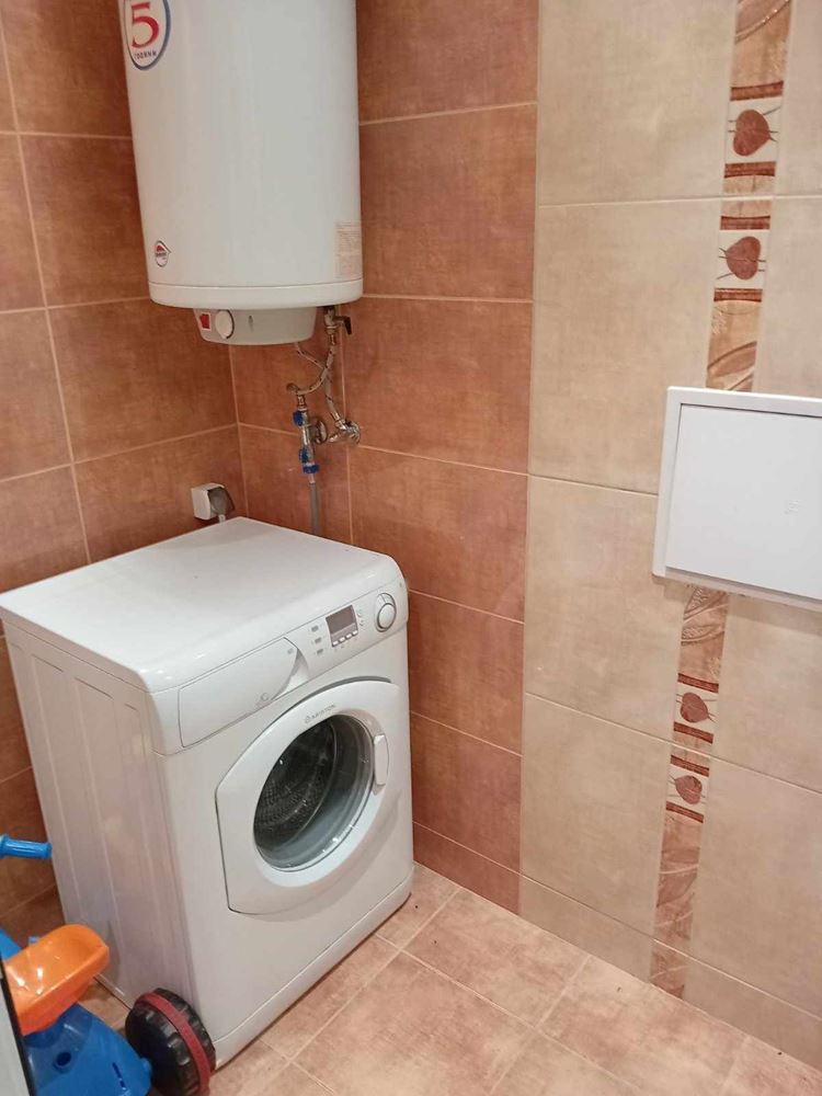 Център – до Билла – тухлен, тристаен, обзаведен, ТЕЦ, ет. 5-0 Център - до Билла - тухлен, тристаен, обзаведен, ТЕЦ, ет. 5 - 0