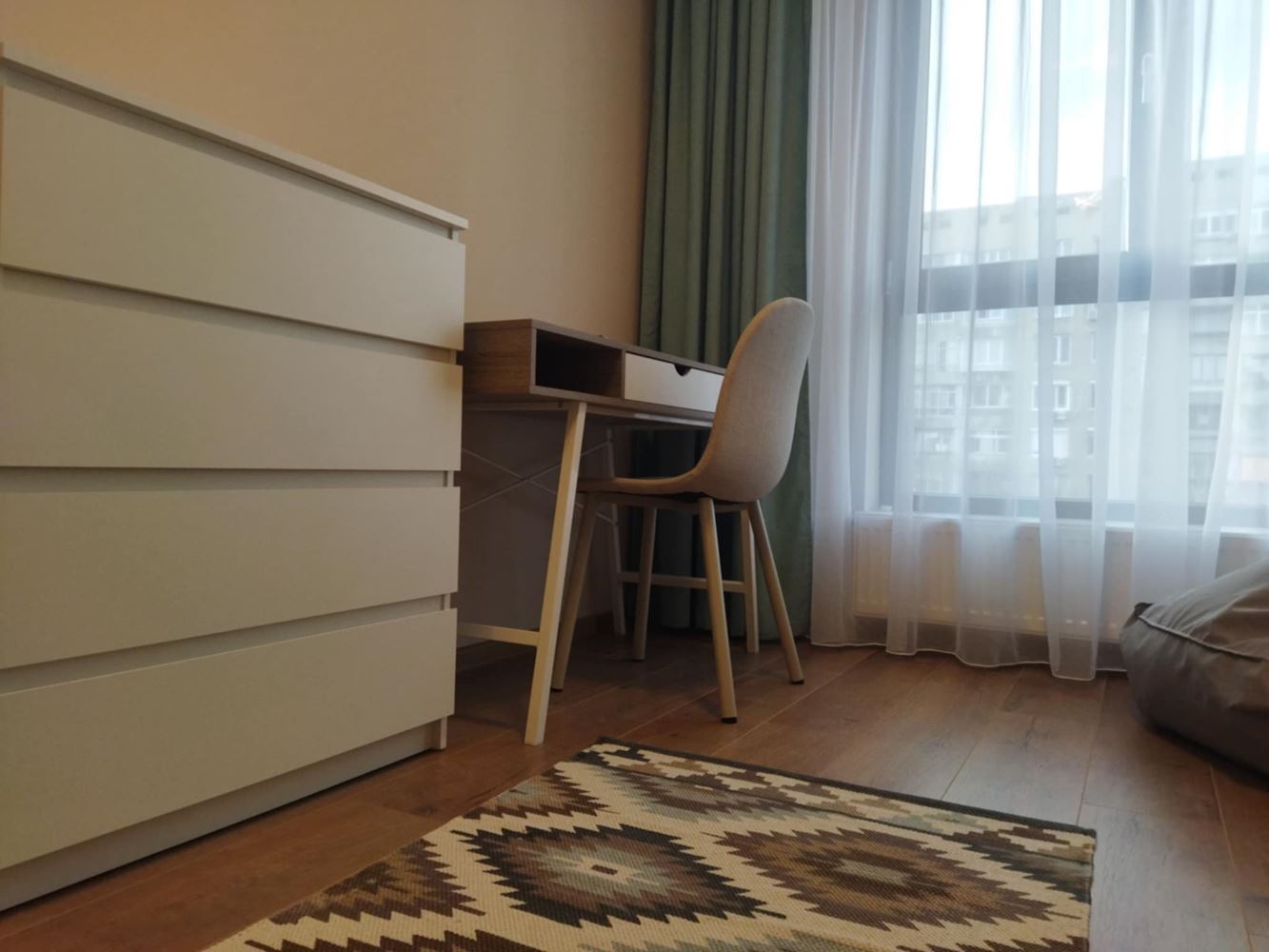 Център – дава под наем отличен, тристаен апартамент – Н. С. стилен, удобен, ТЕЦ,-0 Център - дава под наем отличен, тристаен апартамент - Н. С. стилен, удобен, ТЕЦ, - 0