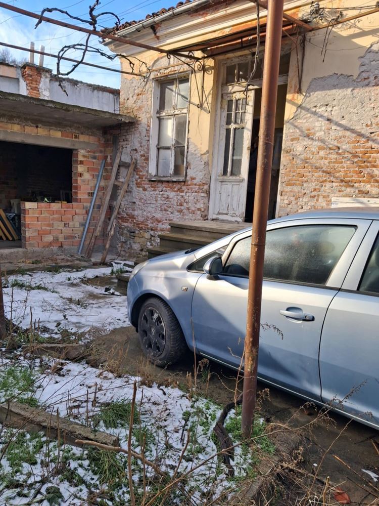 Viertel. ”Klutsohor” - Haus mit Hof zu verkaufen im unteren Teil des Viertels-0 кв. ”Клуцохор” - продава къща с двор в ниската част на квартала - 0
