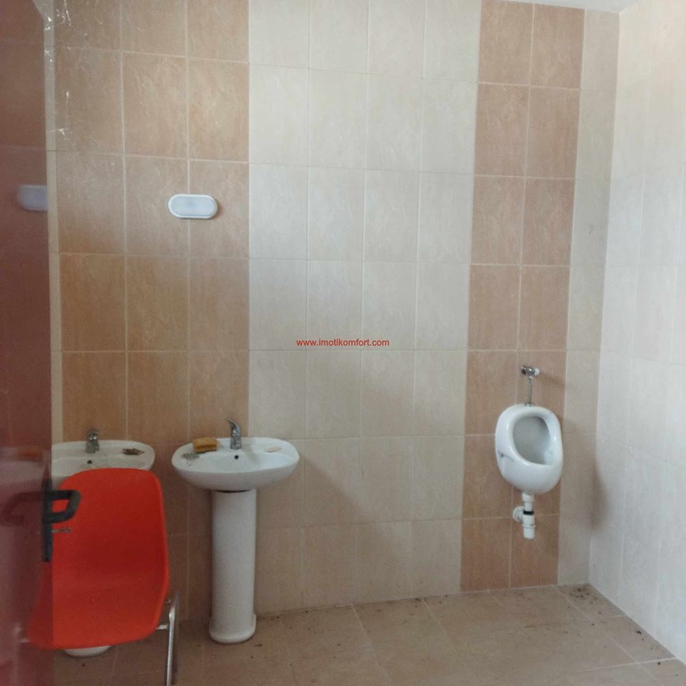 Μεγάλοι βιομηχανικοί χώροι κατάλληλοι για διάφορους τύπους δραστηριοτήτων-0 Продава голямо Промишлено помещение подходящо за различни видове дейност - 0