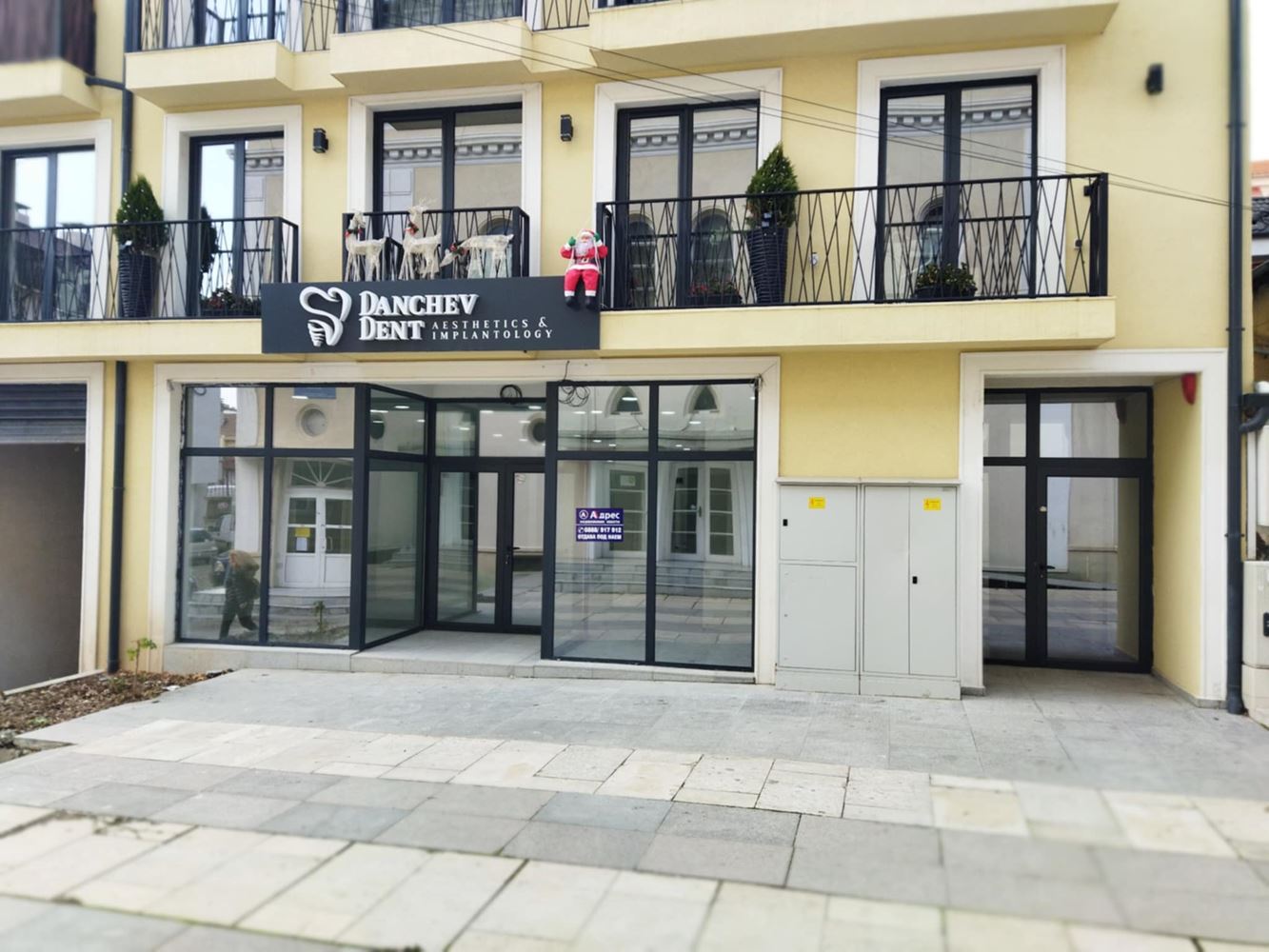 Торговое помещение, Ларго, 224 кв.м. первый этаж, большое окно-0 Търговско помещение, Ларго, 224 кв.м. партер, голяма витрина - 0