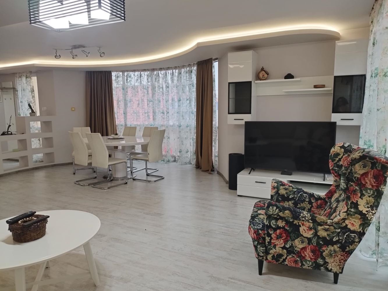 Мезонет в аренду рядом с Ларго - 240 кв.м.-0 Мезонет под наем в близост до Ларго - 240 кв.м. - 0