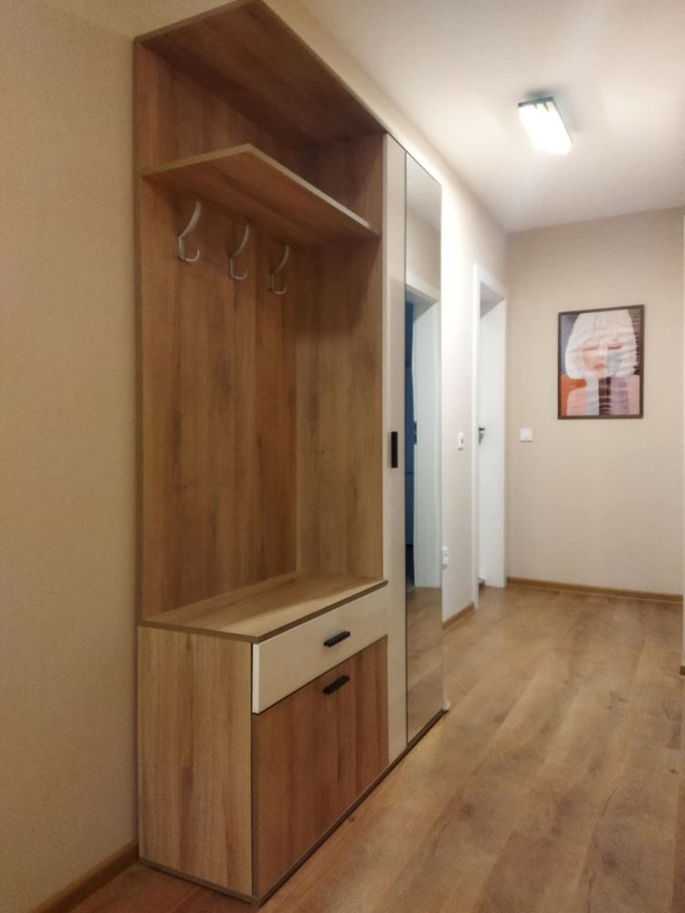 Център – дава под наем отличен, тристаен апартамент – Н. С. стилен, удобен, ТЕЦ,-0 Център - дава под наем отличен, тристаен апартамент - Н. С. стилен, удобен, ТЕЦ, - 0