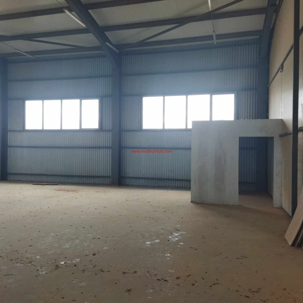 Großes Industriegelände, geeignet für verschiedene Arten von Aktivitäten-0 Zu verkaufen: große Industriehalle, geeignet für verschiedene Arten von Aktivitäten – 0