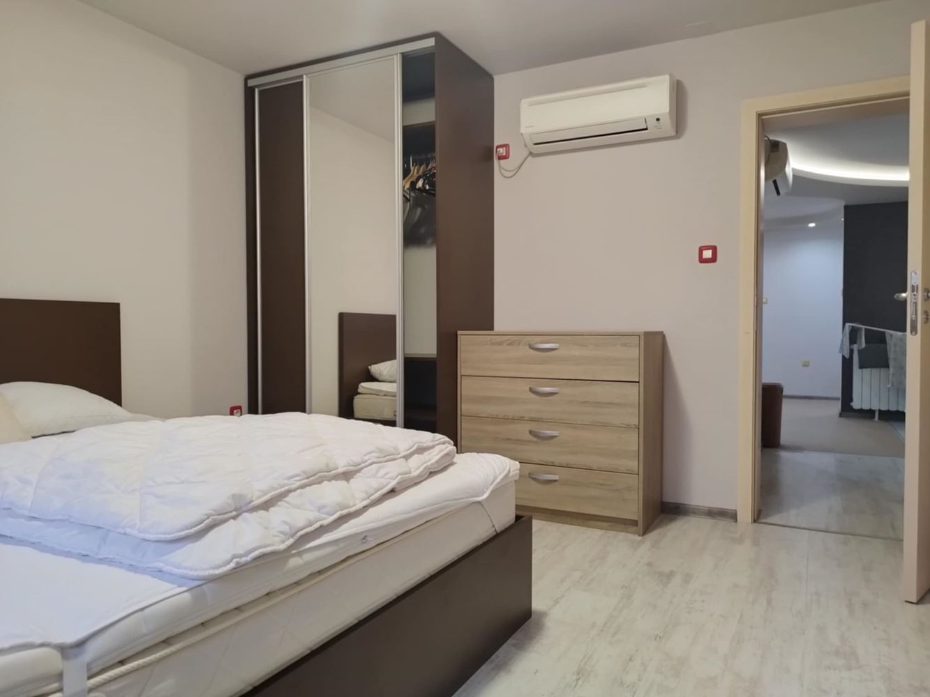 Мезонет в аренду рядом с Ларго - 240 кв.м.-0 Мезонет под наем в близост до Ларго - 240 кв.м. - 0