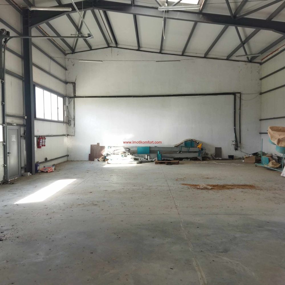 Μεγάλοι βιομηχανικοί χώροι κατάλληλοι για διάφορους τύπους δραστηριοτήτων-0 Продава голямо Промишлено помещение подходящо за различни видове дейност - 0