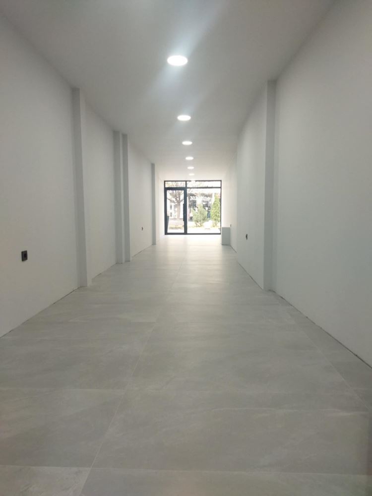 Торговое помещение, Ларго, 224 кв.м. первый этаж, большое окно-0 Търговско помещение, Ларго, 224 кв.м. партер, голяма витрина - 0