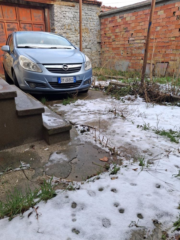 Viertel. ”Klutsohor” - Haus mit Hof zu verkaufen im unteren Teil des Viertels-0 кв. ”Клуцохор” - продава къща с двор в ниската част на квартала - 0