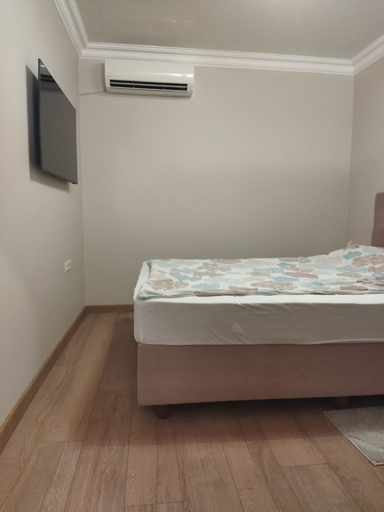 One bedroom apartment for rent next to Language School - first tenants-0 Двустаен апартамент под наем до Езикова гимназия - първи наематели - 0