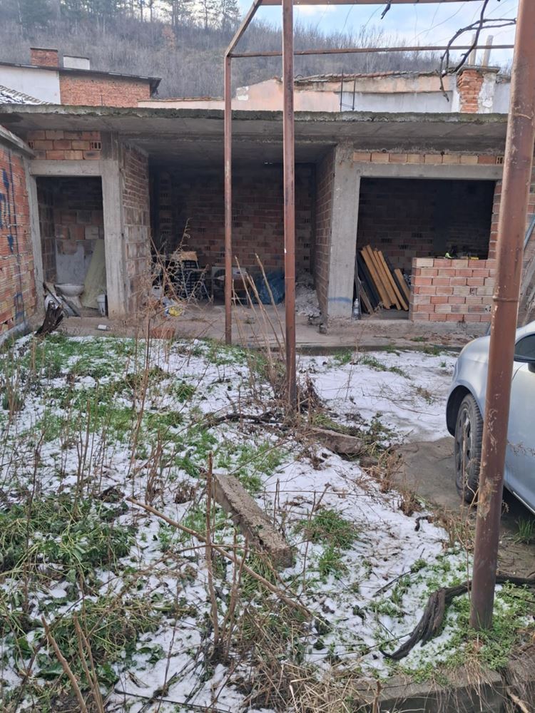 Viertel. ”Klutsohor” - Haus mit Hof zu verkaufen im unteren Teil des Viertels-0 кв. ”Клуцохор” - продава къща с двор в ниската част на квартала - 0