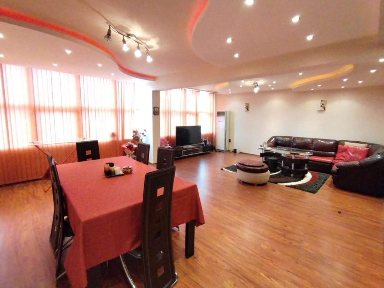 квартал. Дружба, Просторная двухкомнатная квартира в аренду, Меблированная, парковочное место-0 кв. Дружба, Просторен двустаен апартамент под наем, Обзаведен, паркомясто - 0