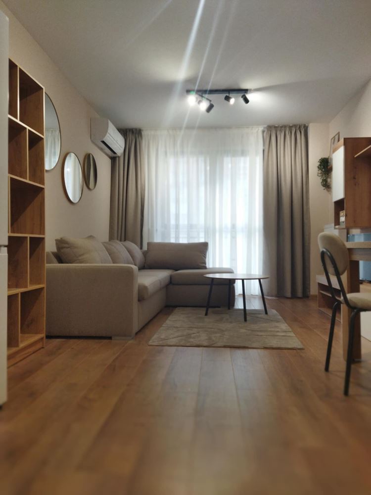 Център – дава под наем отличен, тристаен апартамент – Н. С. стилен, удобен, ТЕЦ,-0 Център - дава под наем отличен, тристаен апартамент - Н. С. стилен, удобен, ТЕЦ, - 0