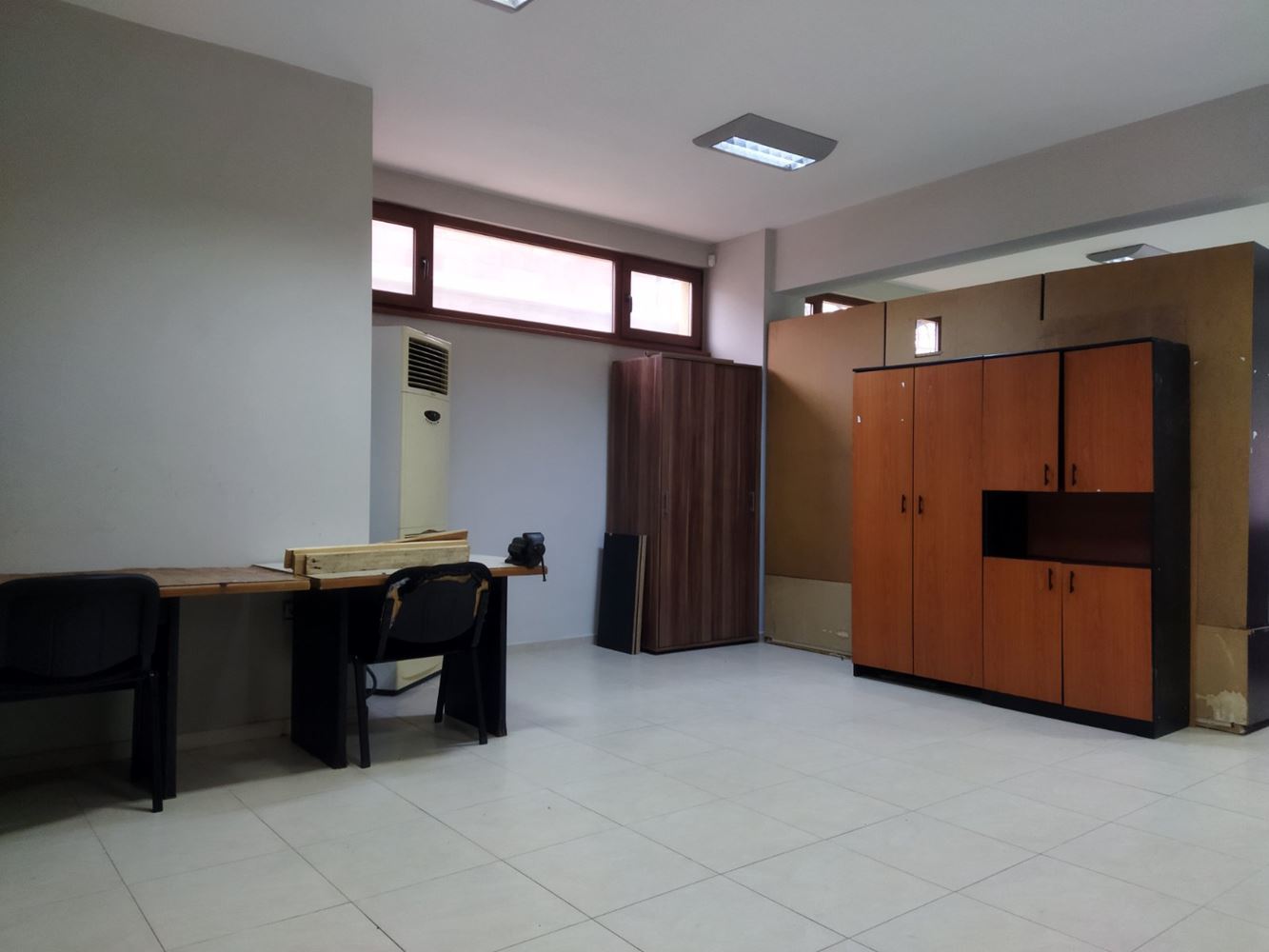 Търговско помещение под наем на Двата Аслана с голяма витрина - 0