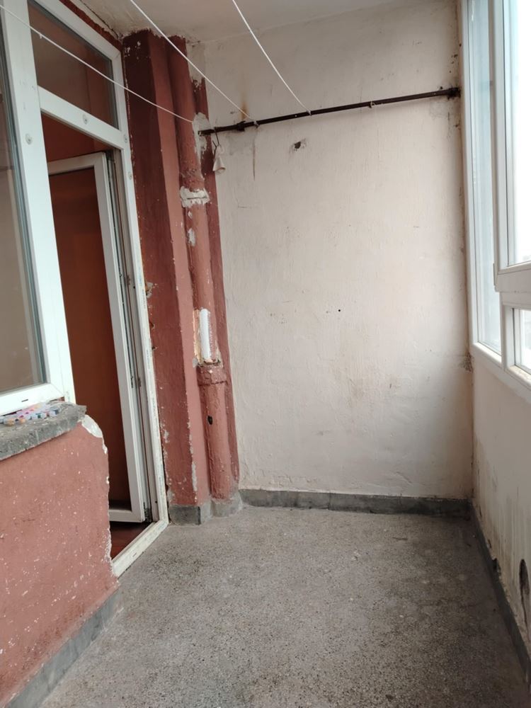 Център, Голям двустаен апартамент, тухла, ТЕЦ, саниран, с възможност за втора спалня-0 Център, Голям двустаен апартамент, тухла, ТЕЦ, саниран, с възможност за втора спалня - 0