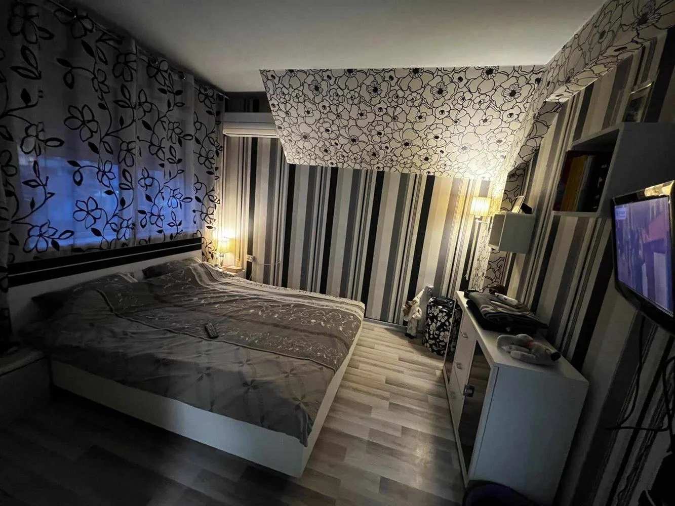Zentrum - in der Nähe des Platzes. ”LEVSKY” - zu verkaufen drei Schlafzimmer, möbliert, Tez-0 Stadtzentrum – in der Nähe des ”Levski”-Platzes – möblierte 3-Zimmer-Wohnung zu verkaufen, Heizkosten: 0
