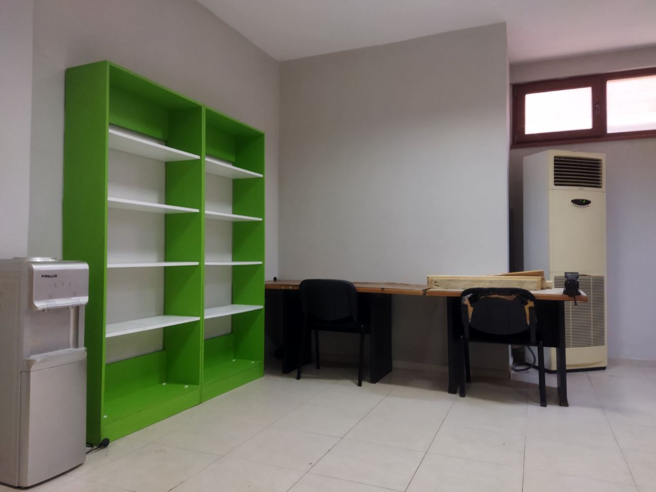 Търговско помещение под наем на Двата Аслана с голяма витрина - 0