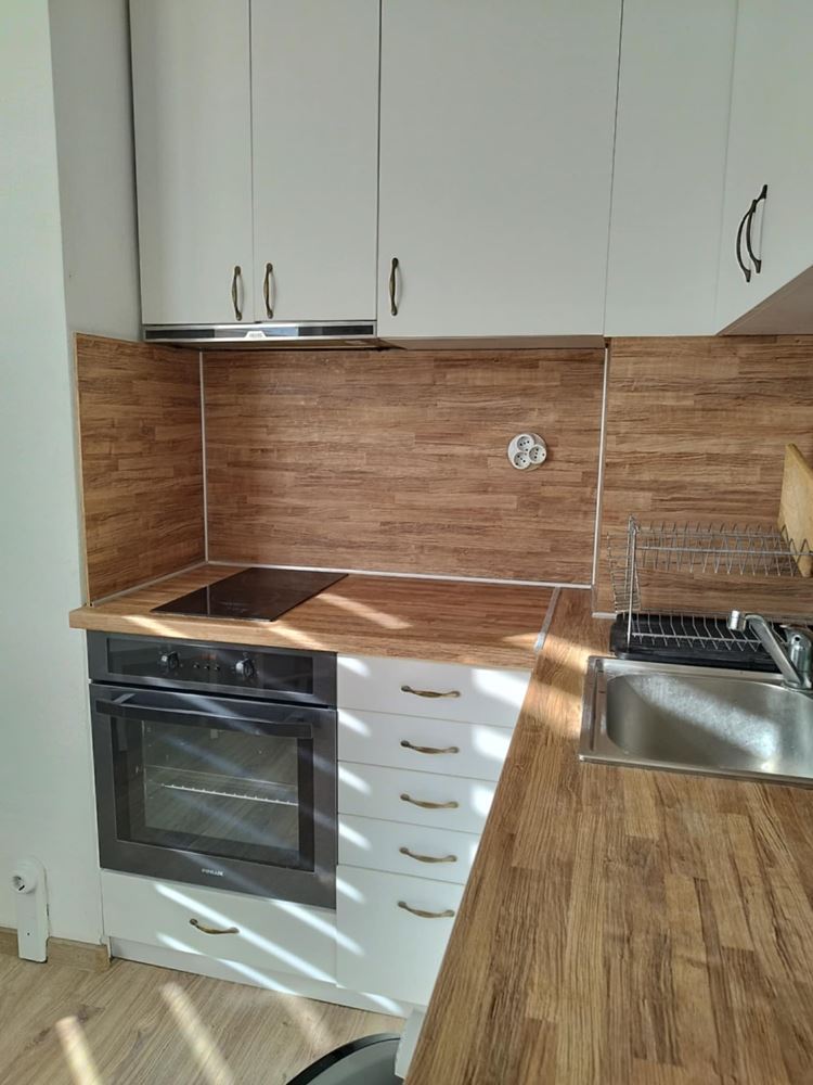 Центр, студия, юг, с мебелью и техникой-0 Център,гарсониера ,юг,обзаведена с мебели и техника - 0