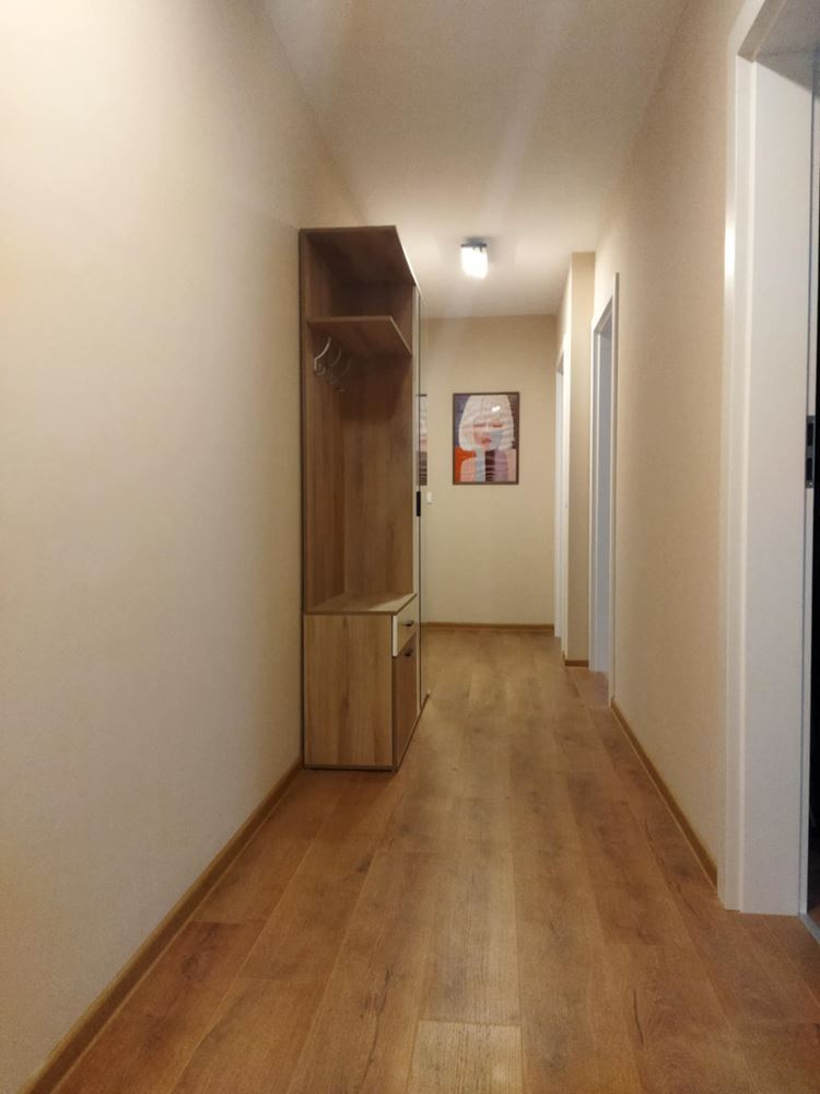 Център – дава под наем отличен, тристаен апартамент – Н. С. стилен, удобен, ТЕЦ,-0 Център - дава под наем отличен, тристаен апартамент - Н. С. стилен, удобен, ТЕЦ, - 0