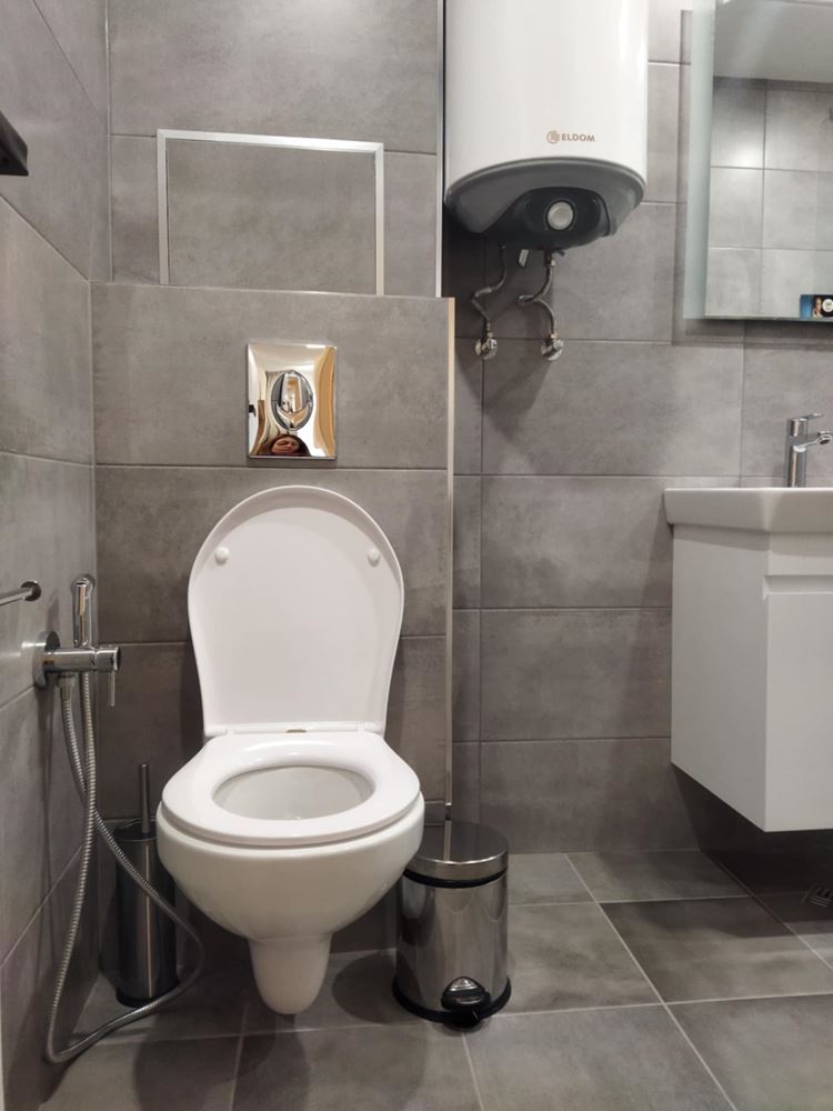 Център – дава под наем отличен, тристаен апартамент – Н. С. стилен, удобен, ТЕЦ,-0 Център - дава под наем отличен, тристаен апартамент - Н. С. стилен, удобен, ТЕЦ, - 0