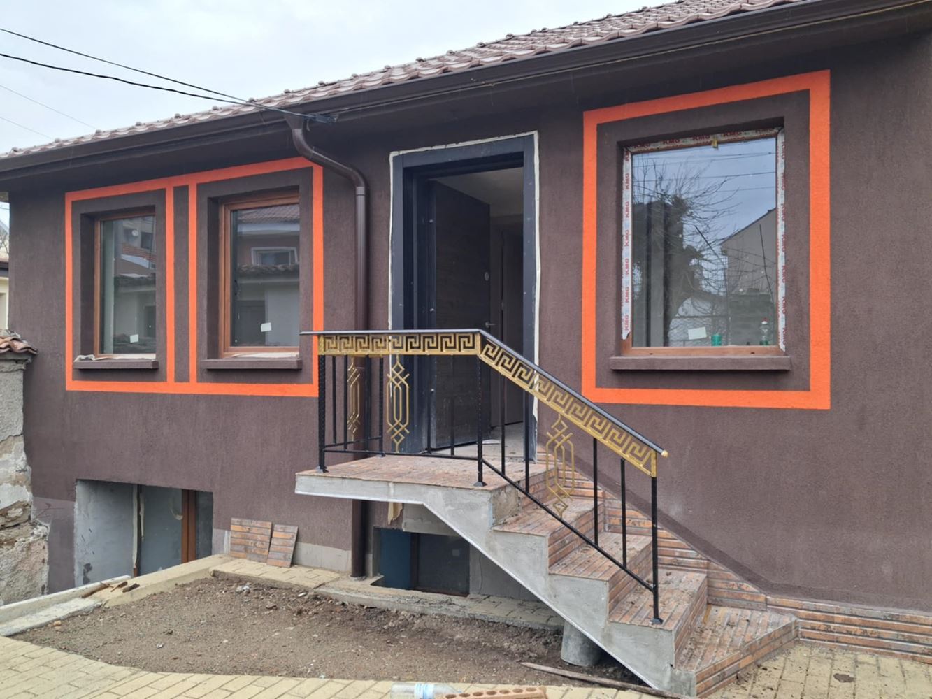 Двуетажна къща с двор в центъра на Сливен-0 Двуетажна къща с двор в центъра на Сливен - 0