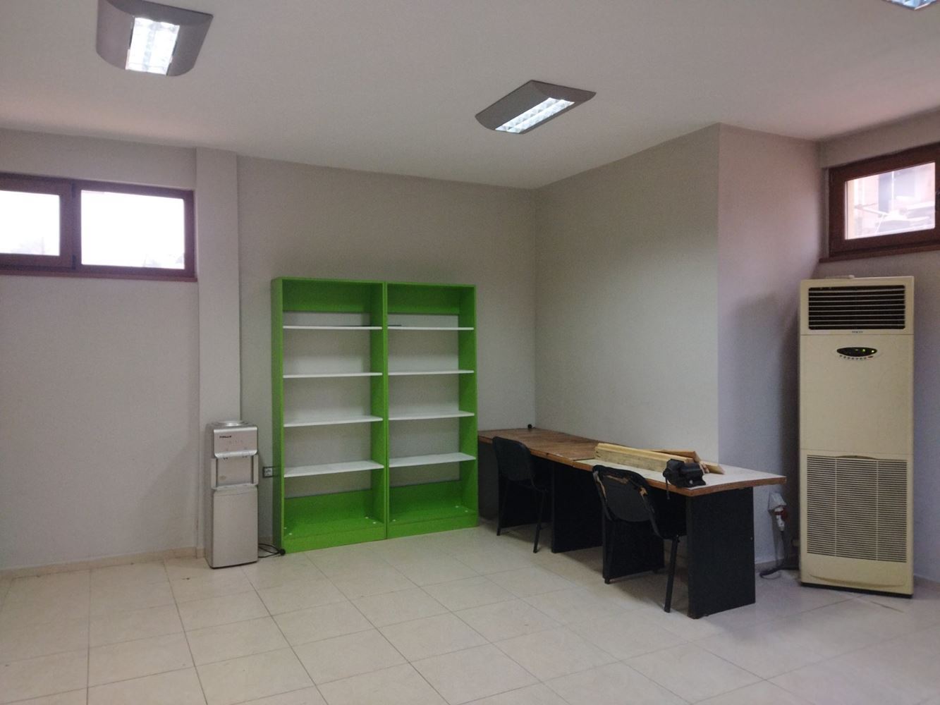 Търговско помещение под наем на Двата Аслана с голяма витрина - 0