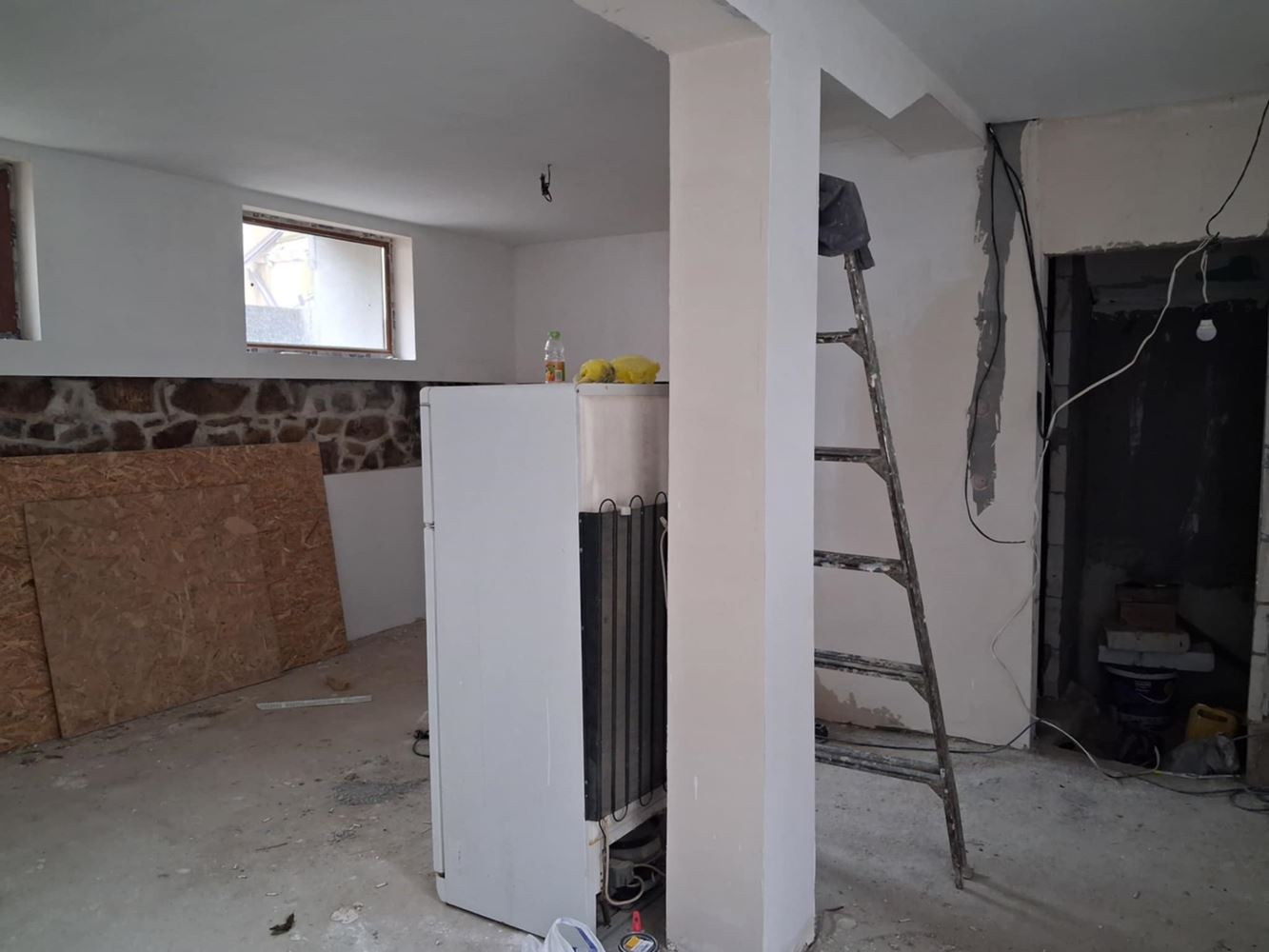 Двуетажна къща с двор в центъра на Сливен-0 Двуетажна къща с двор в центъра на Сливен - 0