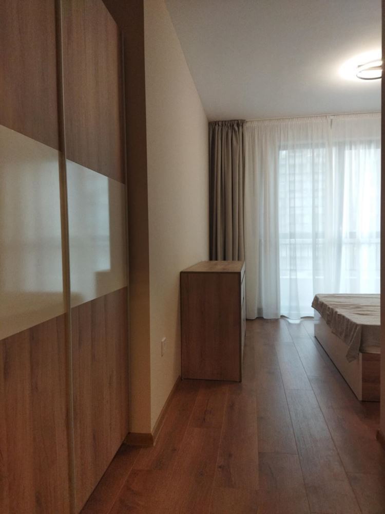 Център – дава под наем отличен, тристаен апартамент – Н. С. стилен, удобен, ТЕЦ,-0 Център - дава под наем отличен, тристаен апартамент - Н. С. стилен, удобен, ТЕЦ, - 0