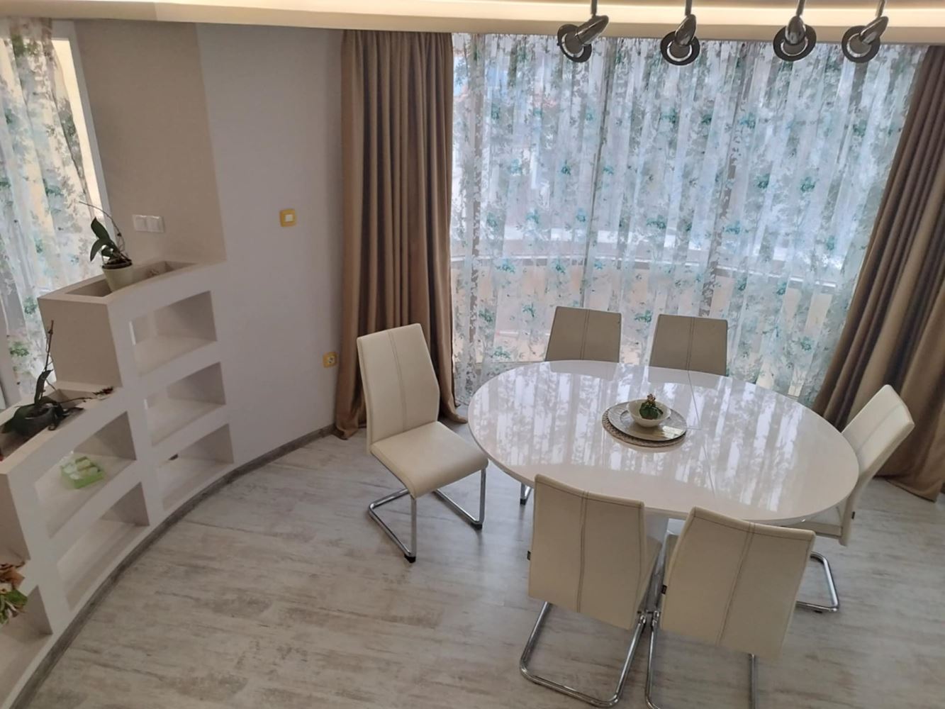 Мезонет в аренду рядом с Ларго - 240 кв.м.-0 Мезонет под наем в близост до Ларго - 240 кв.м. - 0