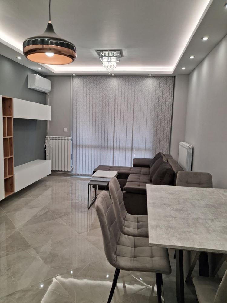 кв. ”Сини Камъни” – луксозен, две спални, първи наематели, ТЕЦ-0 кв. ”Сини Камъни” - луксозен, две спални, първи наематели, ТЕЦ - 0