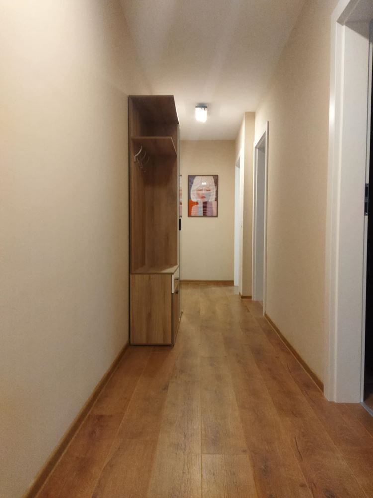 Център – дава под наем отличен, тристаен апартамент – Н. С. стилен, удобен, ТЕЦ,-0 Център - дава под наем отличен, тристаен апартамент - Н. С. стилен, удобен, ТЕЦ, - 0