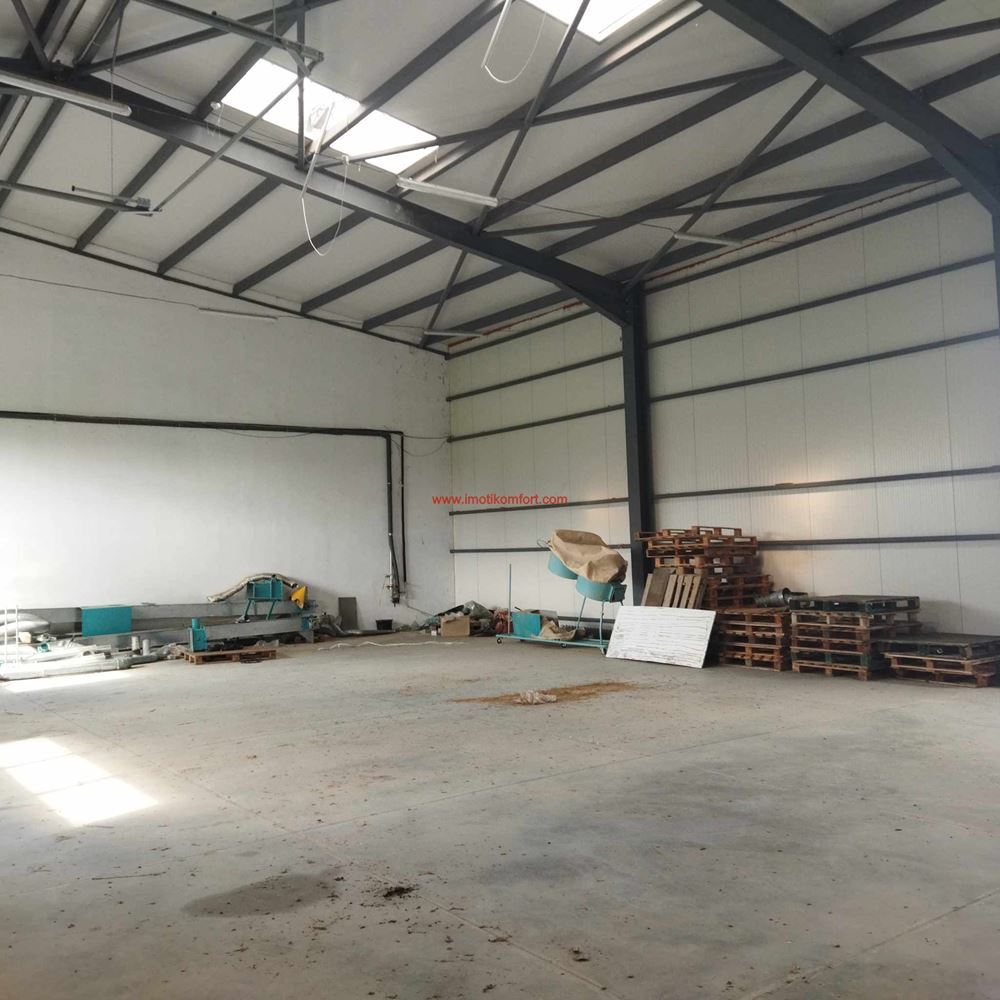 Μεγάλοι βιομηχανικοί χώροι κατάλληλοι για διάφορους τύπους δραστηριοτήτων-0 Продава голямо Промишлено помещение подходящо за различни видове дейност - 0